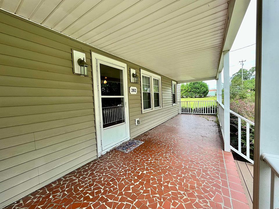 202 E 4th St., Tabor City, NC 28463 Zillow