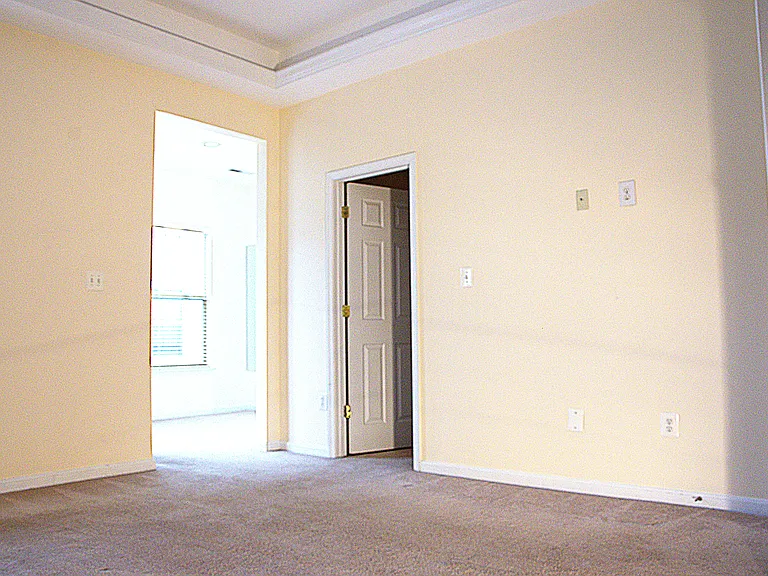 855 E Lombard St — Photo 14