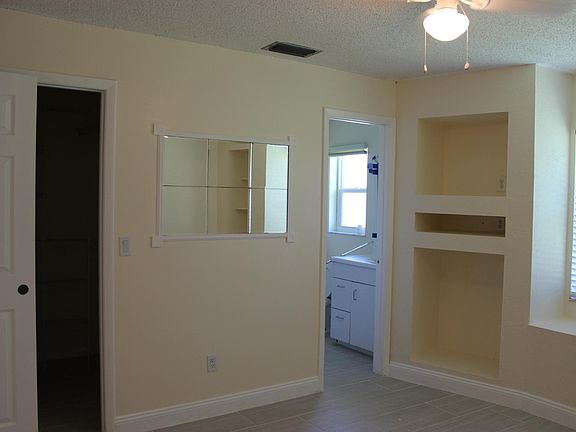 Master Bedroom/ bathroom/ walk in closet