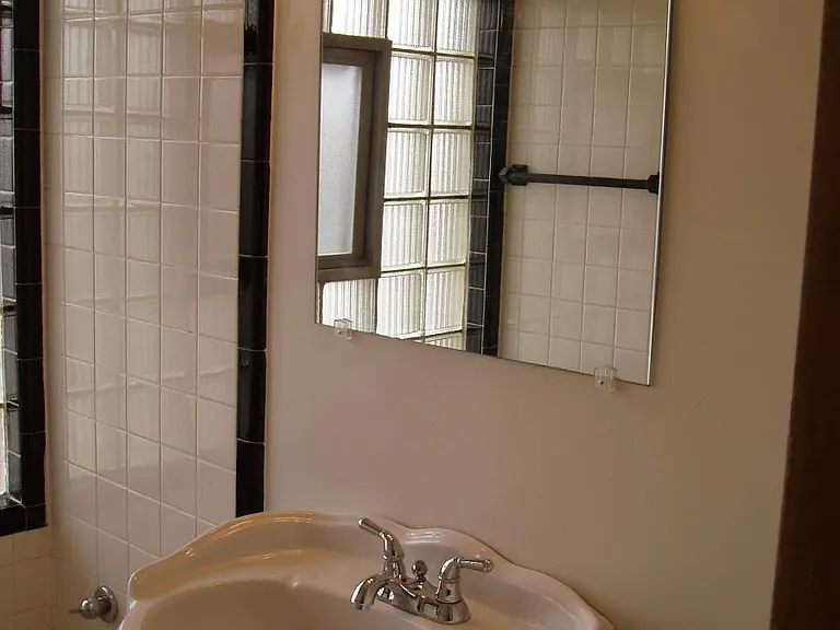 4955 N Santa Monica Blvd — Photo 8