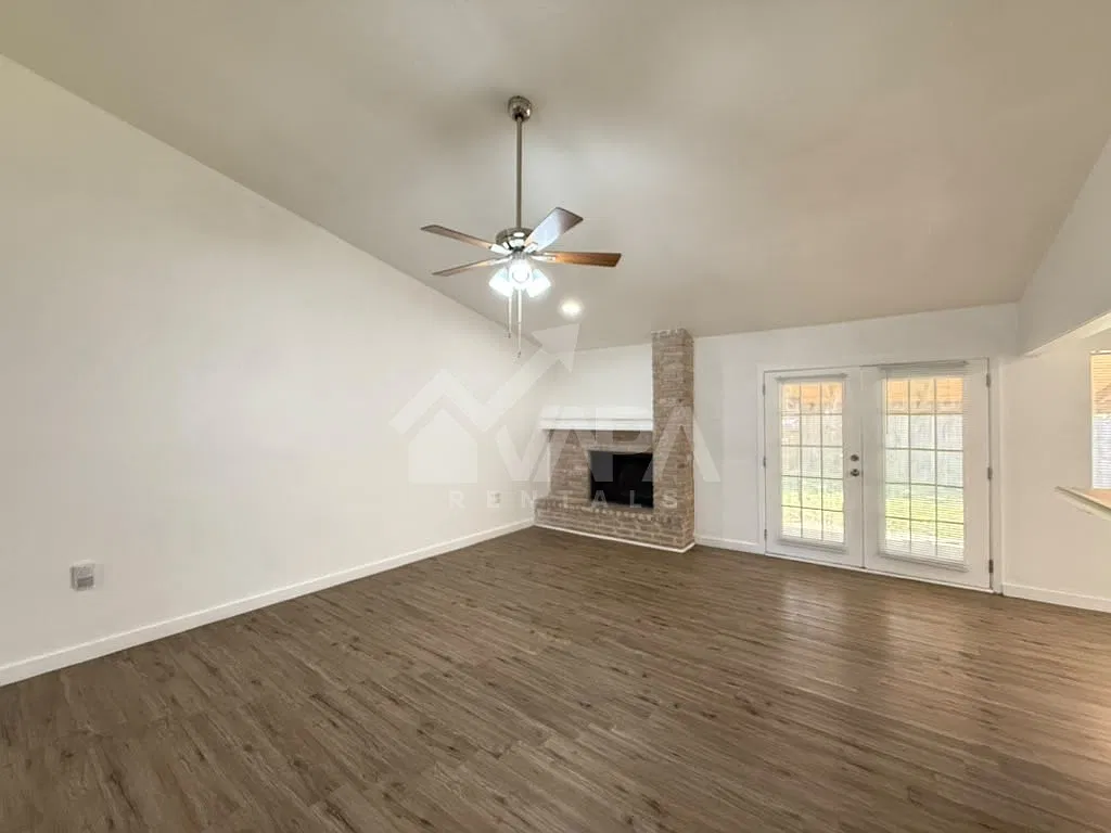 4 bed, 1902 sqft, $2,300 — Photo 4