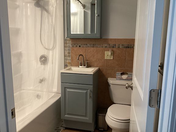 Newly renovated bath.