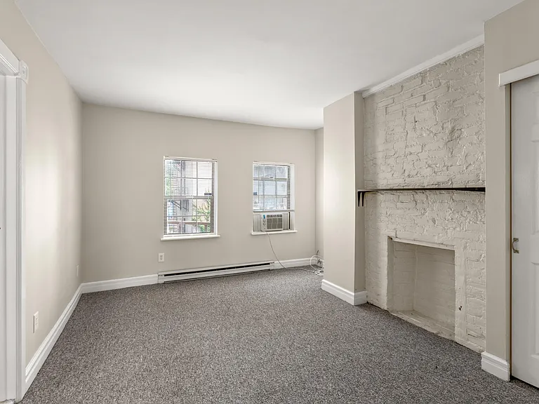 19 Western Ave — Photo 8