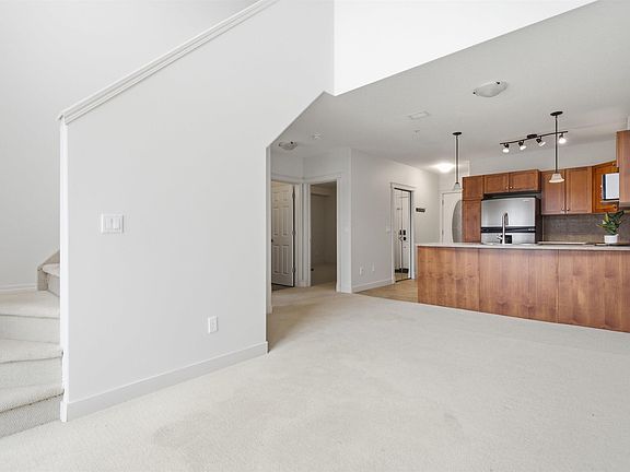 5th image of 802 12th St #407