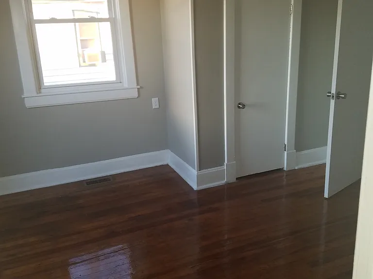 1115 S Main Ave — Photo 6