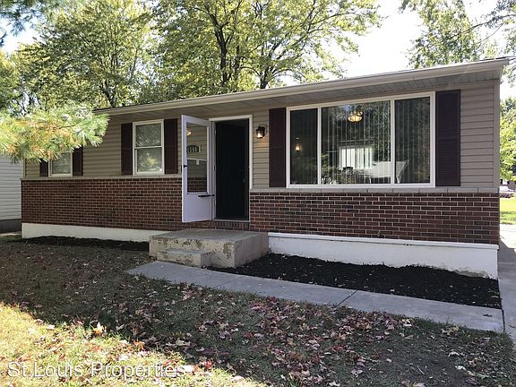 2nd image of 1380 Farmview Ave