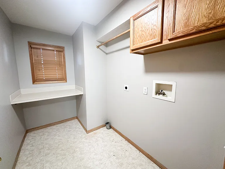1725 N 57th Ave — Photo 6