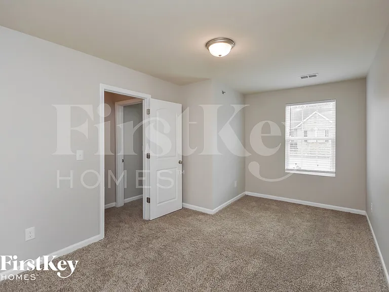 2044 Reavis Blf — Photo 15