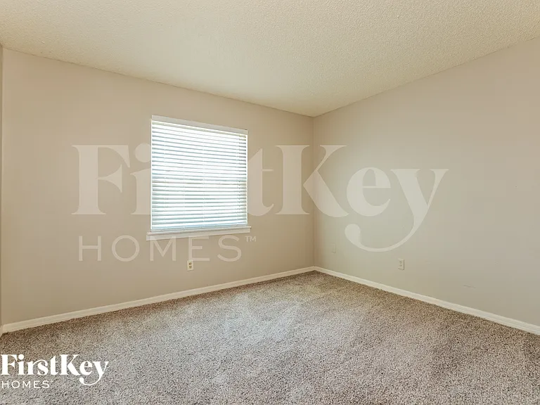 710 Leeward Dr — Photo 12