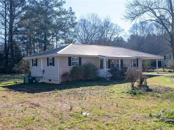 1109 McClure Dr, Tunnel Hill, GA 30755