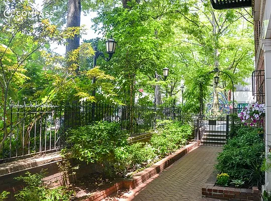 Rented by Compass | media 30