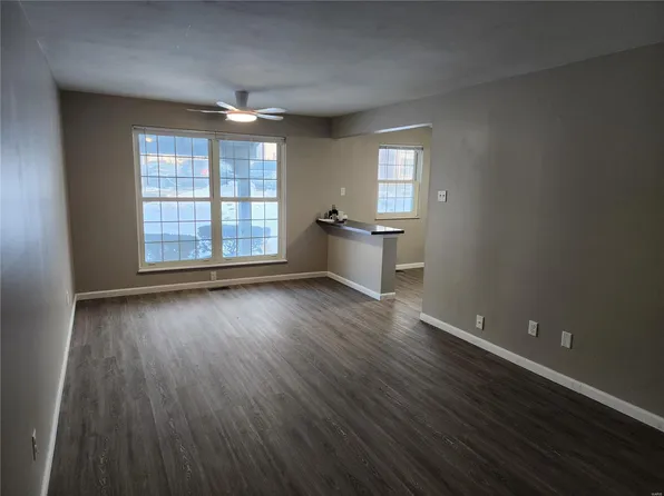 8736 Santa Bella Dr APT A, Hazelwood, MO 63042