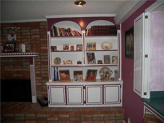 5th image of 11049 Folkstone Dr