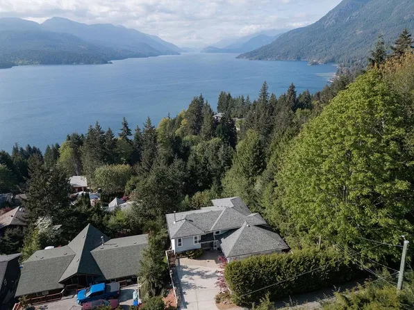 5872 Deerhorn Dr, Sechelt, BC V7Z 0E1