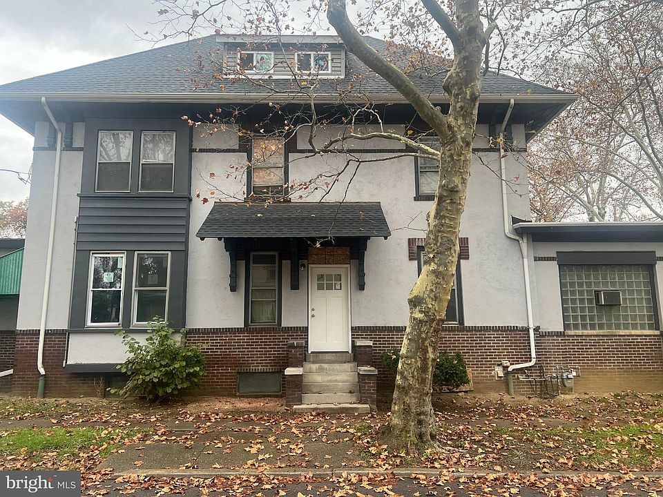 2nd image of 900 N 16th St