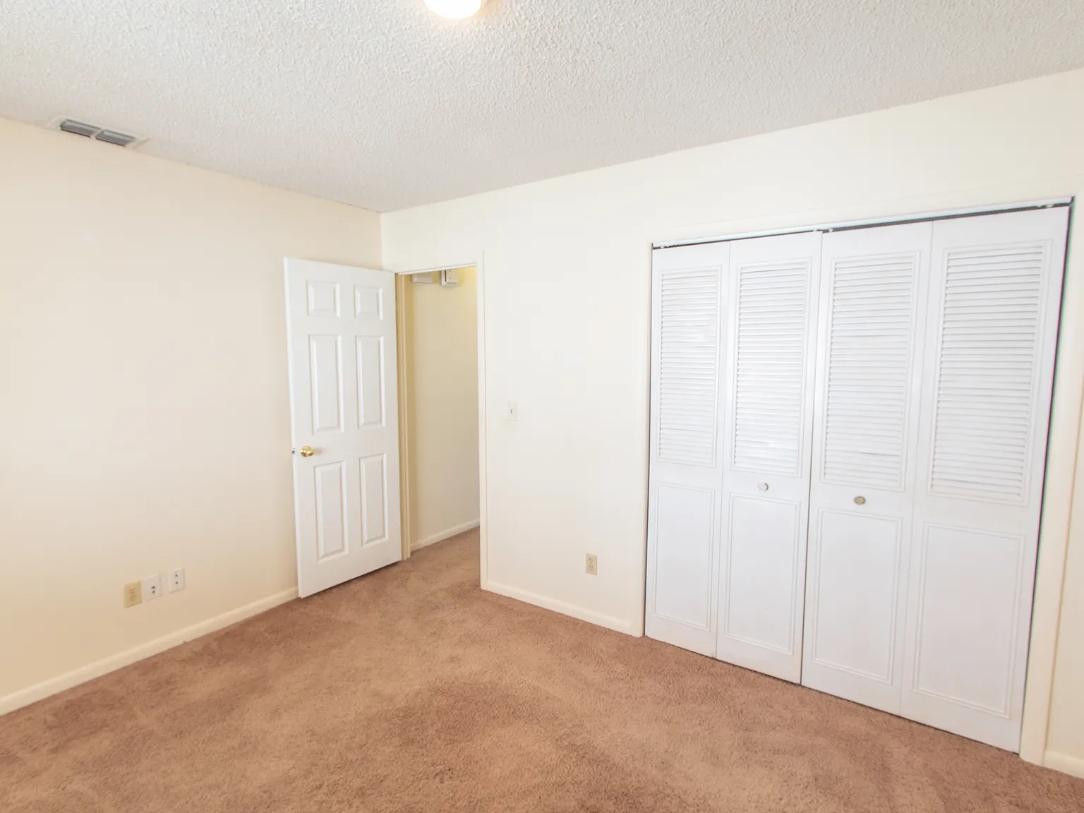 2 bed, 1980 sqft, $1,250 — Photo 2