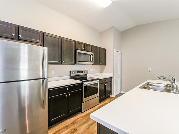 5th image of 509 SW 7th Pl