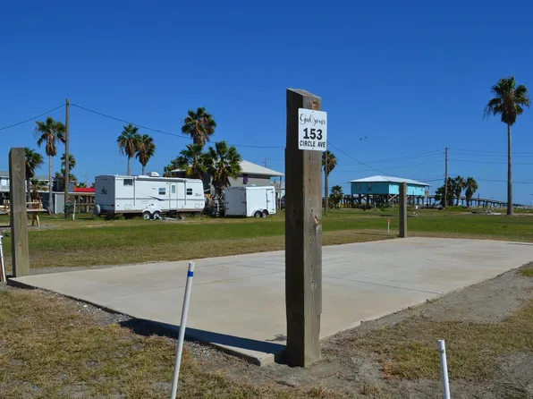 153 Circle Ave, Grand Isle, LA 70358