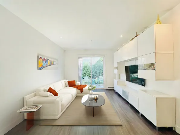 6868 Burlington Ave #35, Burnaby, BC V5J 0G1