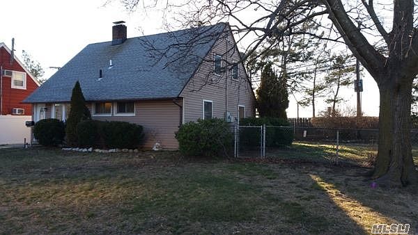 1st image of 2 Grassy Ln