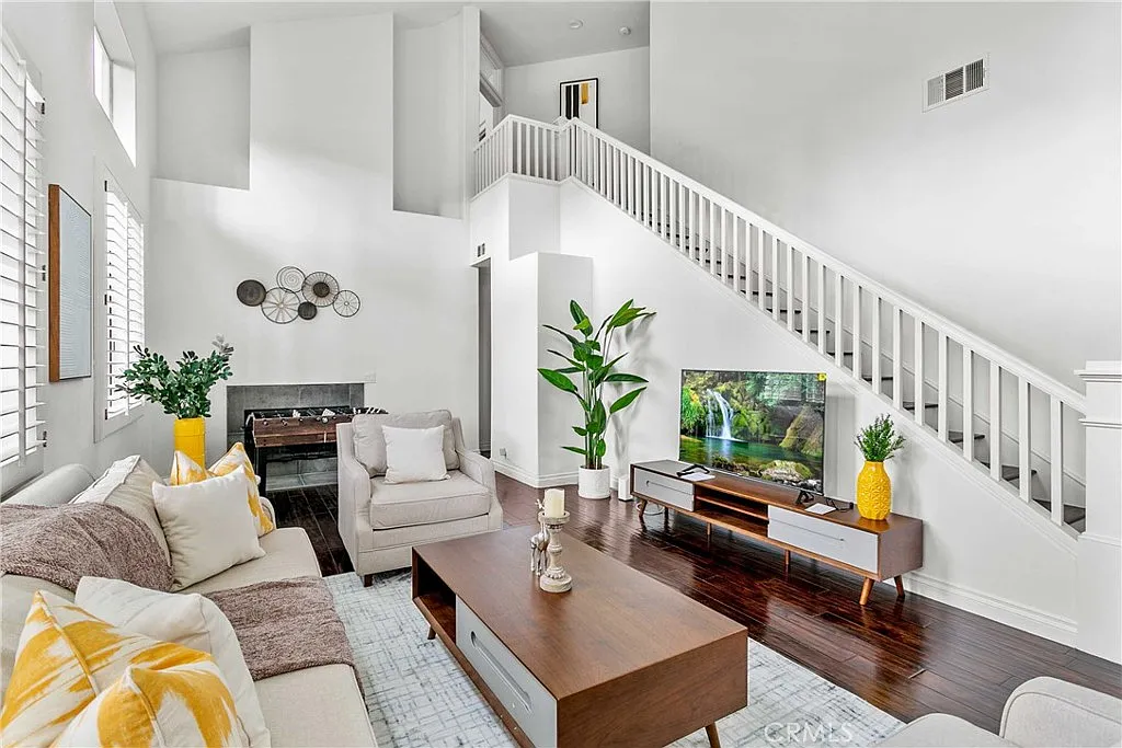 4 bed, 2.5 bath, 1706 sqft, $6,500 — Photo 4