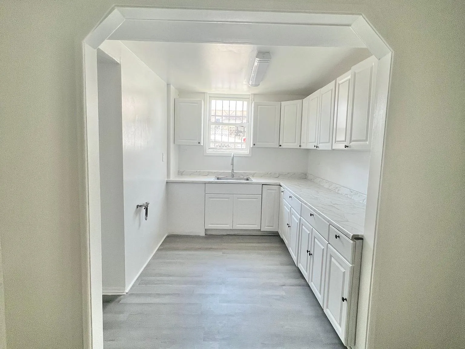 2 bed, 1200 sqft, $2,700 — Photo 2
