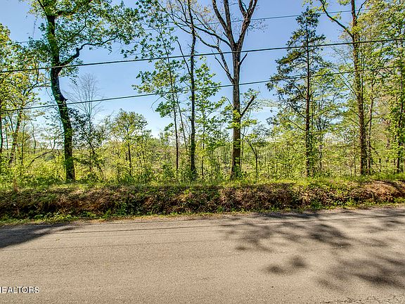 2nd image of 567 Oak Grove Rd