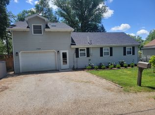 17409 Harris Dr, Hudson, IL
