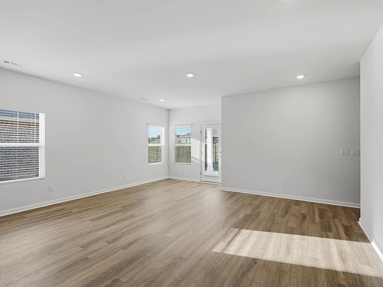 6141 Feather Way SE — Photo 8