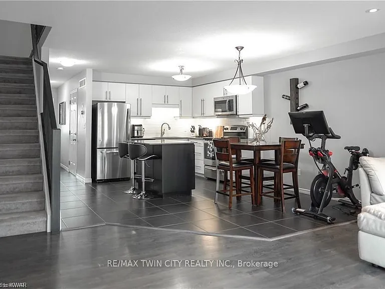 76 Meadowridge St — Photo 14
