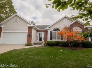 3172 Ivy Ln, Grand Blanc, MI 48439