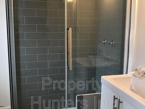 3rd image of 1239 Richmond St