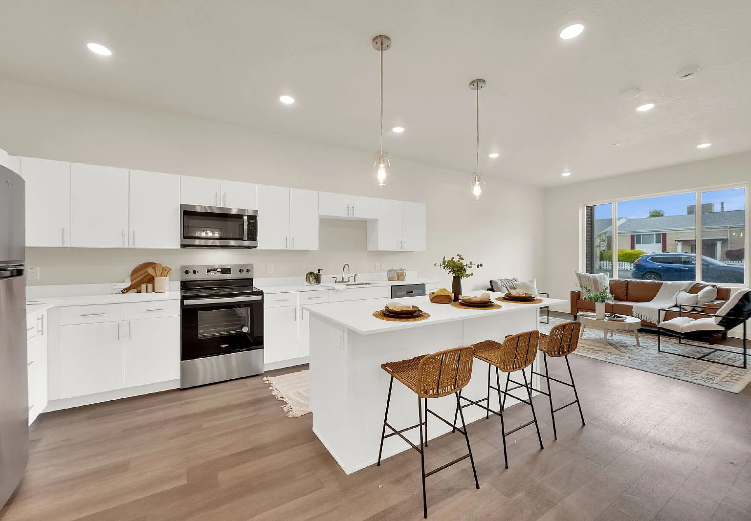 1 bed, 1.0 bath, 700 sqft, $1,045 — Photo 3
