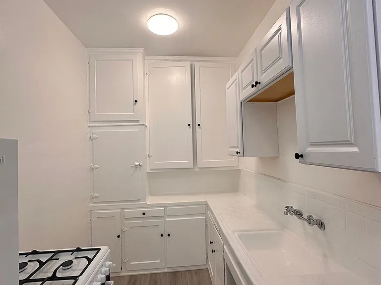 1237 Edgemont — Photo 3