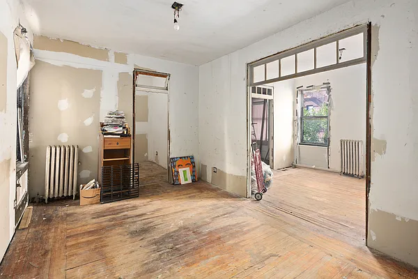 Sold by Compass | media 5