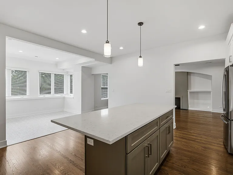 6914 N Sheridan Rd #1 — Photo 8
