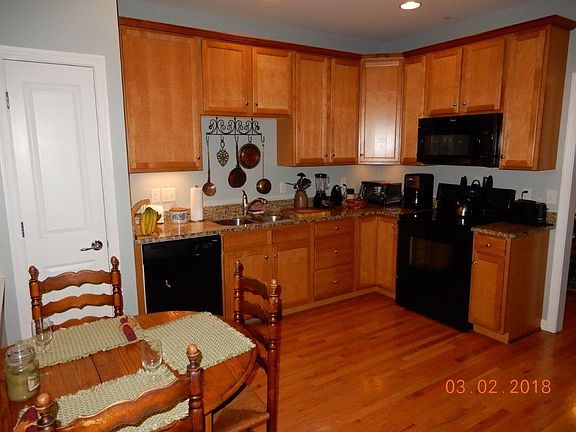 5th image of 160 Camden Ct