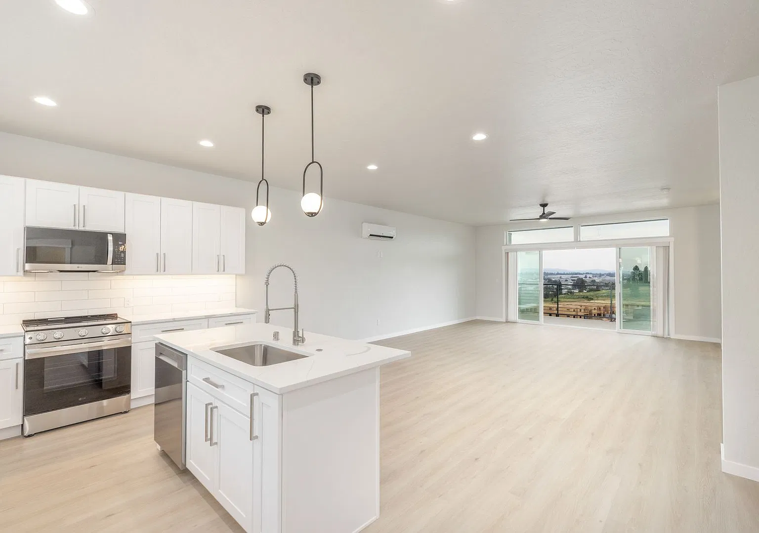 The Vistas Townhomes -4512 North Dapple Street — Photo 3