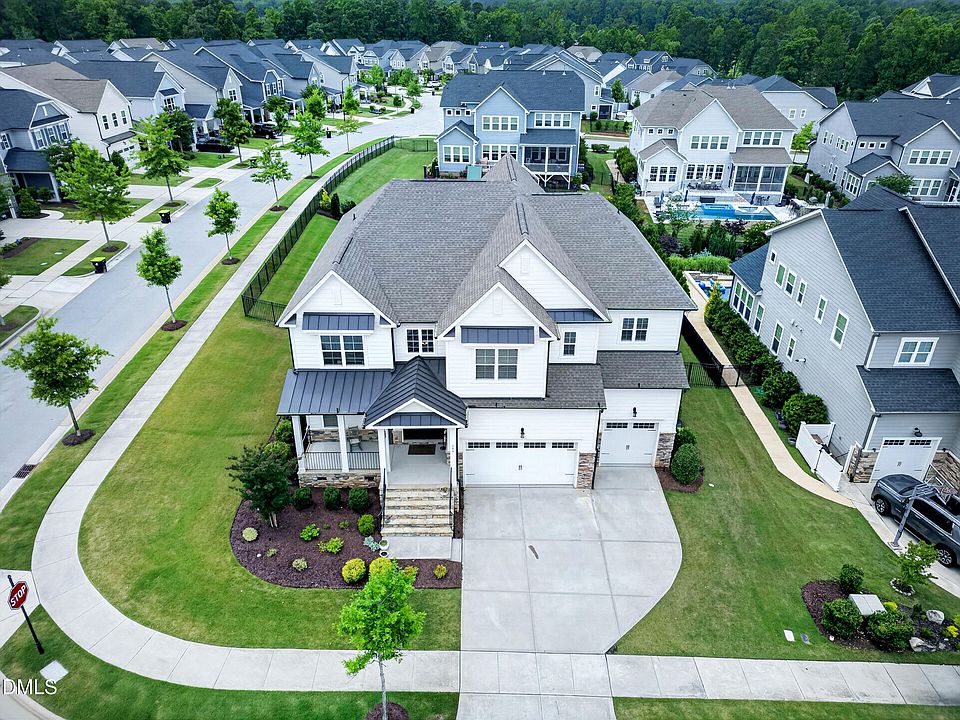1st image of 200 Lofty Oak Ln
