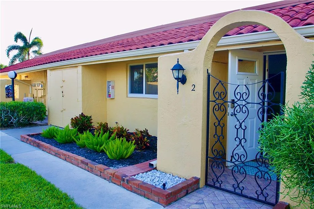 2 bed, 2.0 bath, 1080 sqft, $5,200 — Photo 2