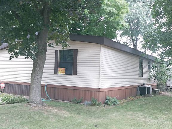 4th image of 560 Curvebrook St SE