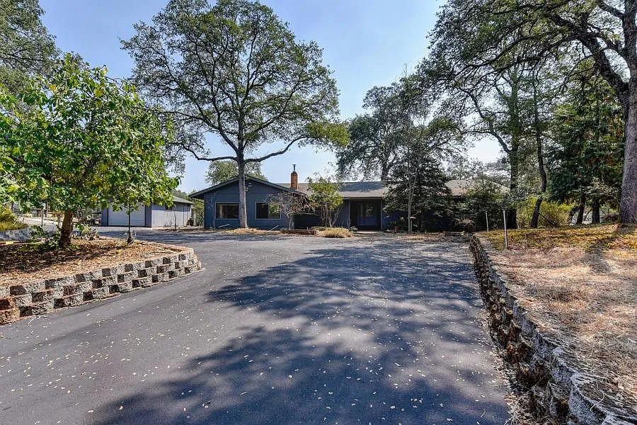 3241 Cavu Hill Rd photo 1