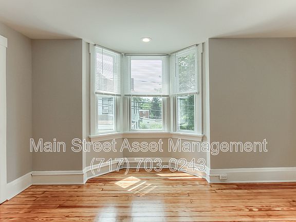 5th image of 122 Houston Ave Floor 2