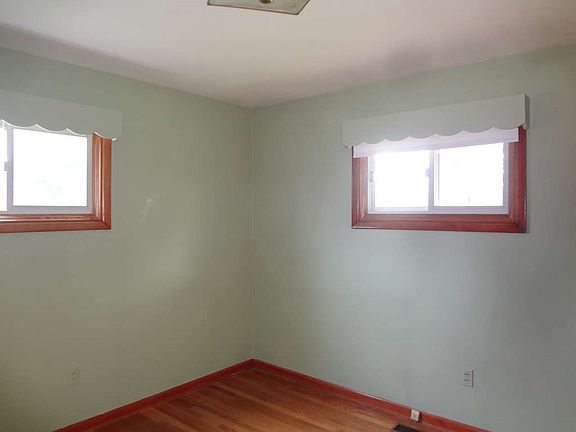 5th image of 1812 Hutchinson Dr