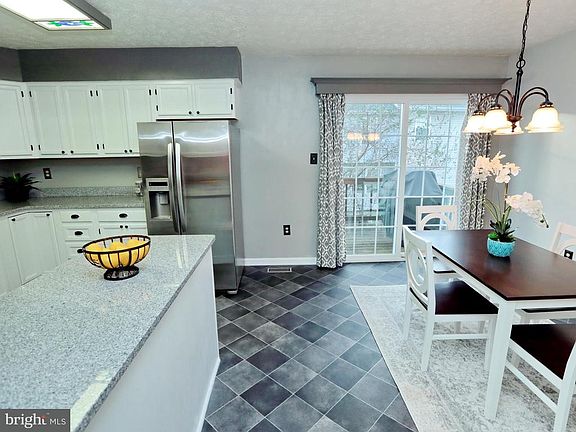 4th image of 237 Charleston Ct