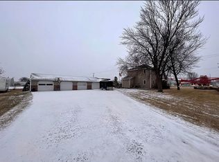 102 N Pioneer Rd, Reinbeck, IA 50669