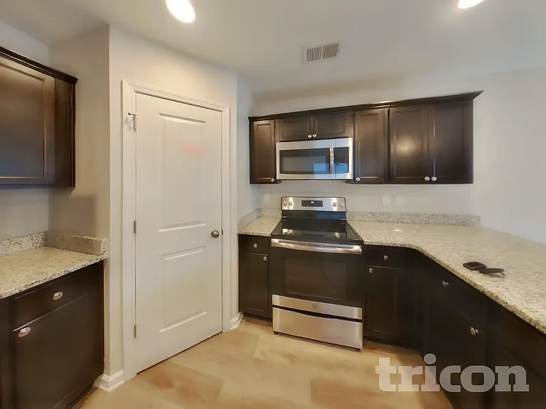 1430 Sandra Dr — Photo 6