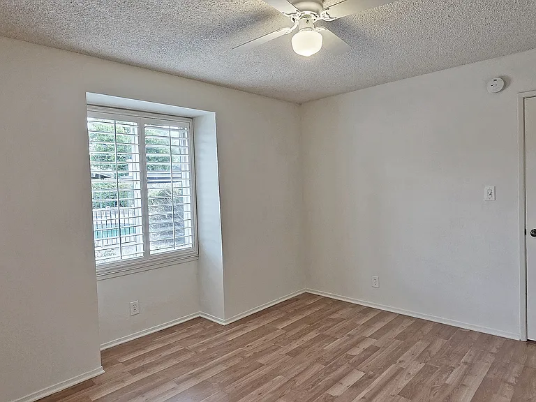 4336 Fair Oaks Blvd — Photo 28