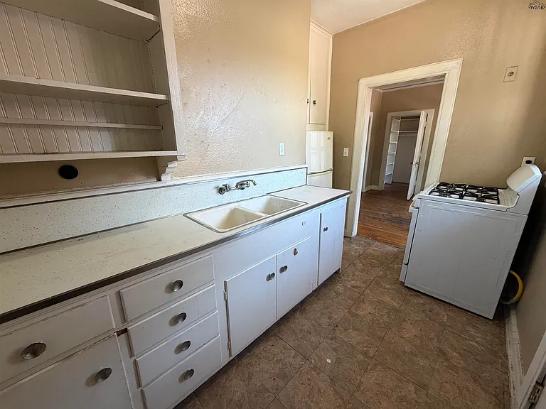1109 Harrison St — Photo 3