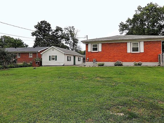 4th image of 300 Whippoorwill Ln
